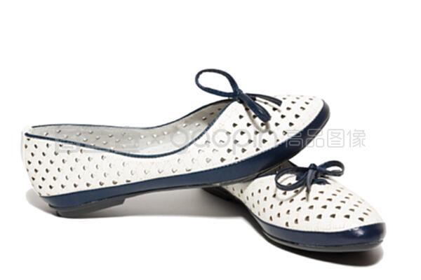 點(diǎn)睛之筆 白色背景鞋款的百變鞋類配件