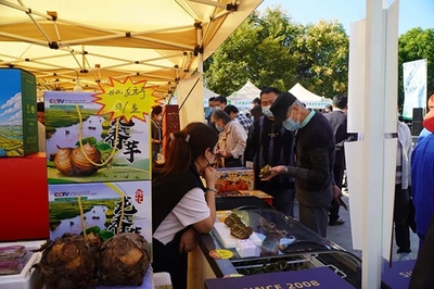 江蘇名優(yōu)農(nóng)產(chǎn)品進(jìn)上海展銷(xiāo)會(huì)成功舉辦，助推區(qū)域合作與物資供銷(xiāo)